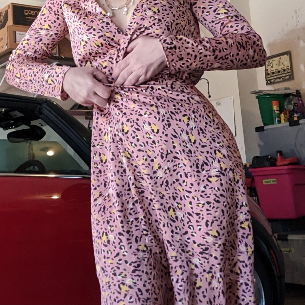 Like New Pink Leopard Print Long Sleeve Satin Midi Wrap Dress small - Picture 14 of 15